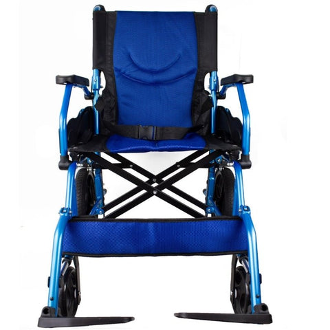 Faltbarer Aluminium-Rollstuhl mit Bremsen an den Griffen, Farbe Blau